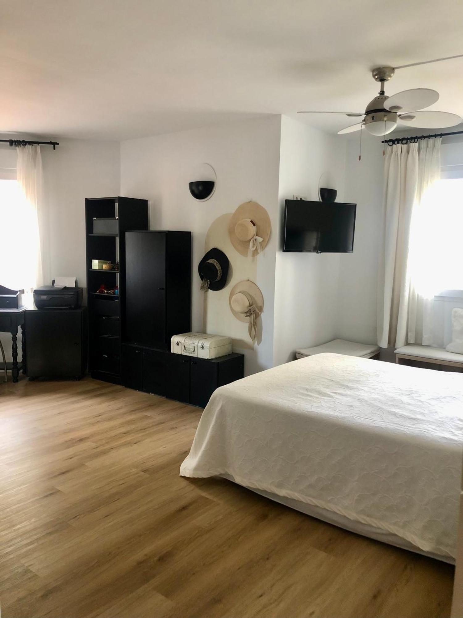 Habitacion Con Smart Tv En Piso Compartido Con Bano Privado O Compartido Malaga Sol Exterior photo